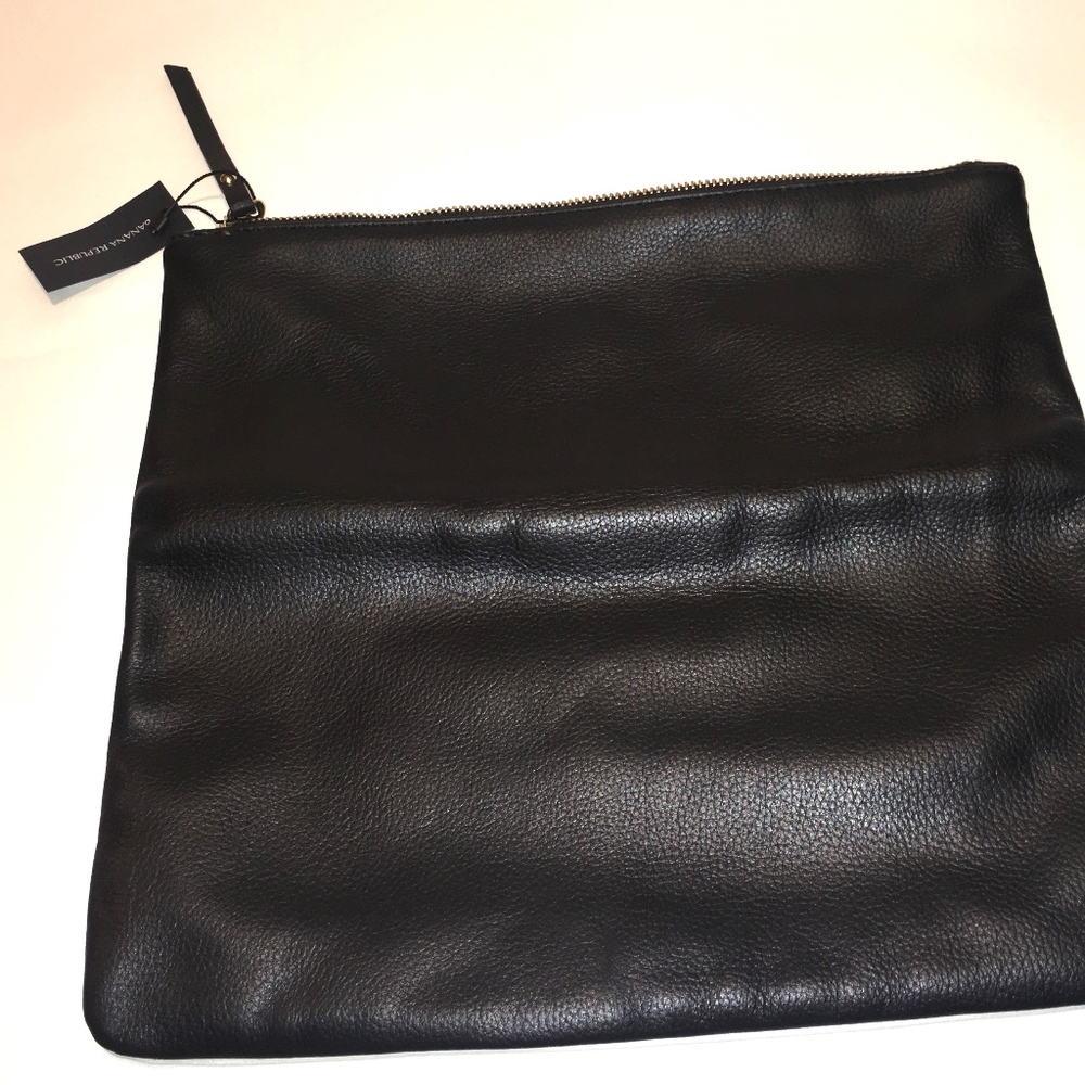 BRAND NEW BANANA REPUBLIC LEATHER B&W HANDBAG
